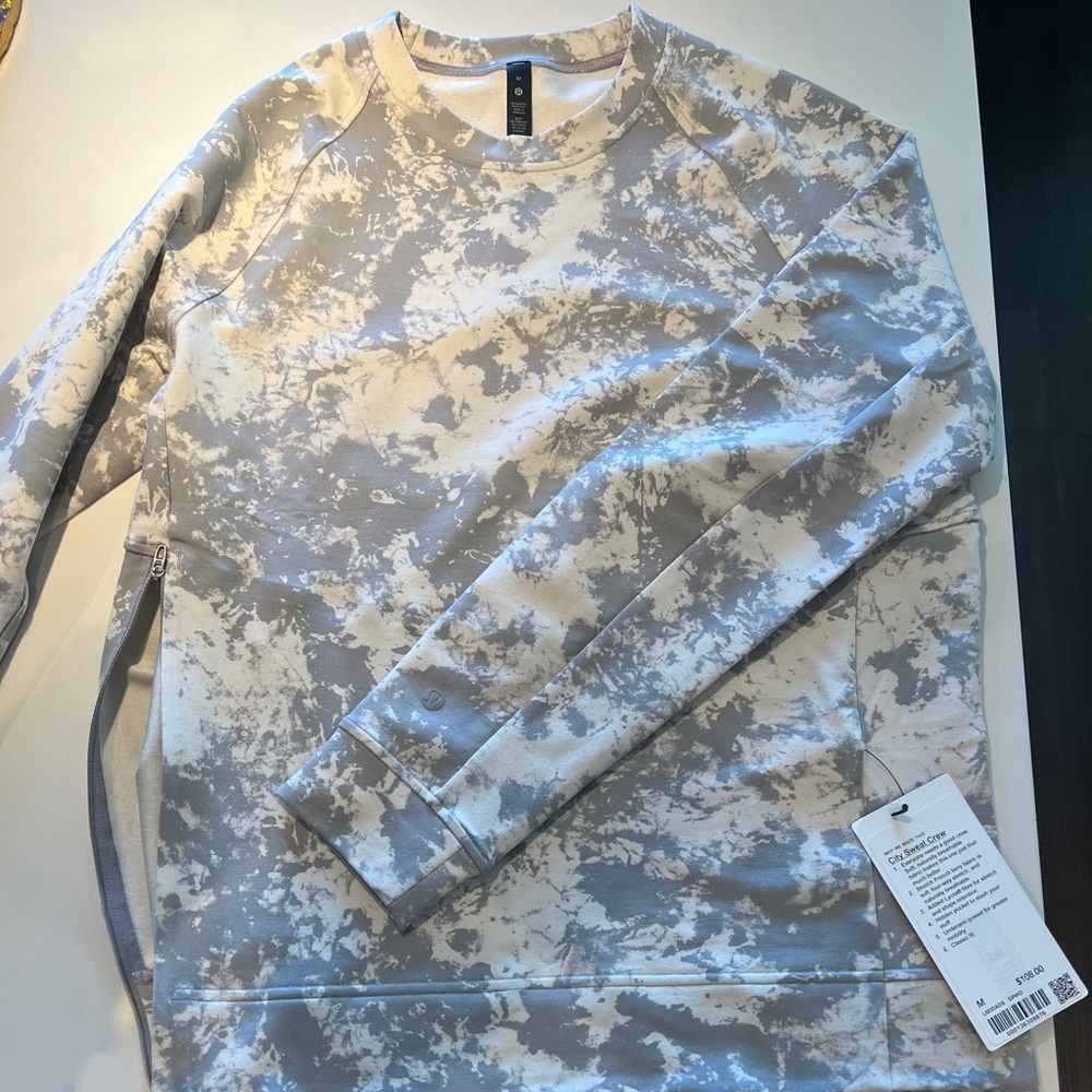 City sweat crew. White and grey. Size medium. Never worn. Brand new!